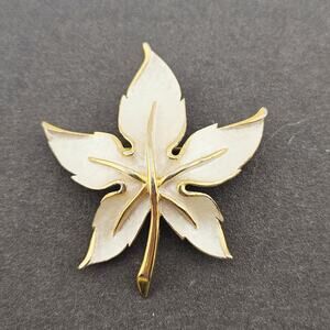Vintage Park Lane Gold Tone Maple Leaf Brooch Pin Artsy Fairycore Renaissance